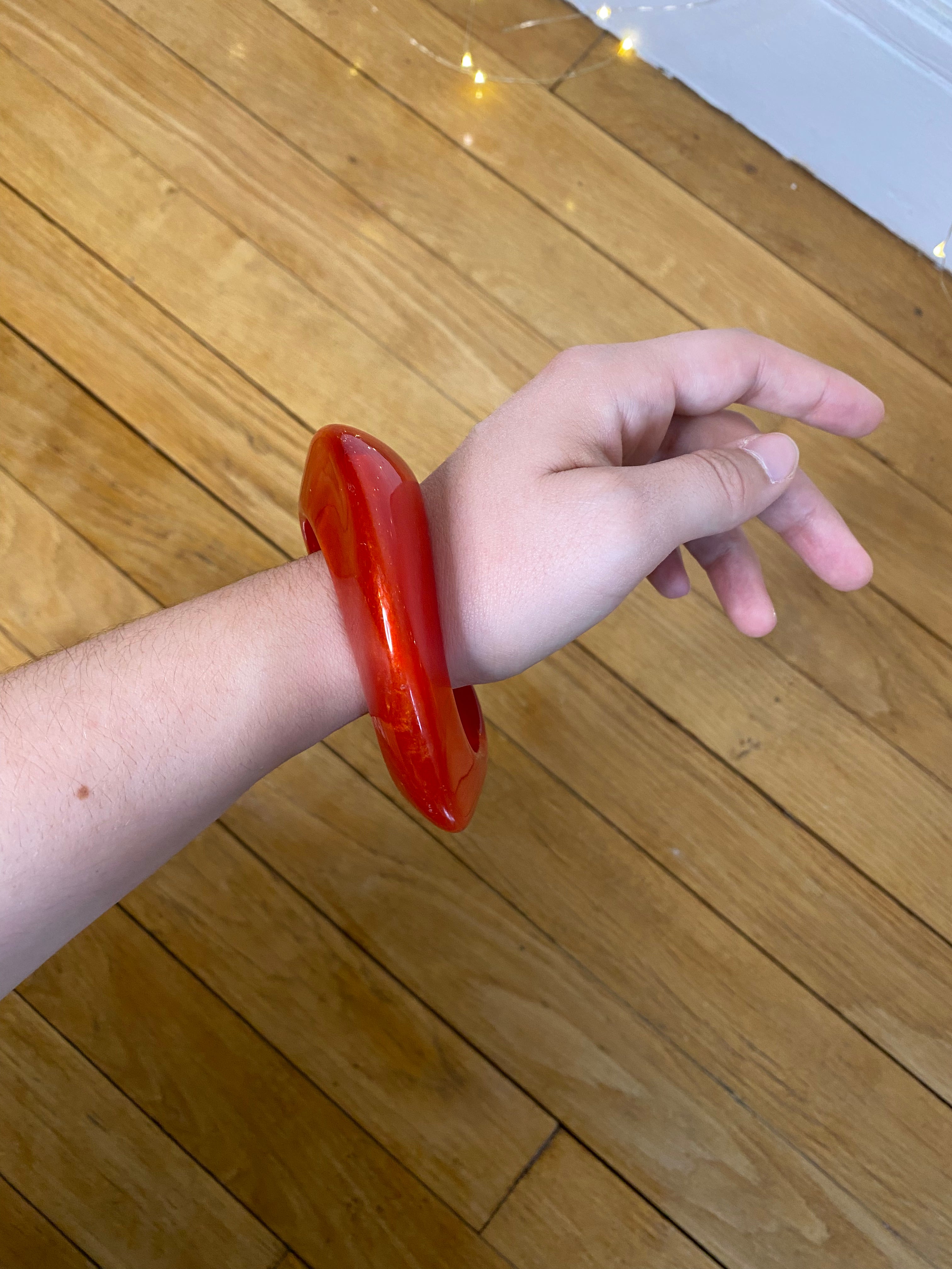 Gros bracelet rouge